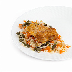 Филе куриное жаренное в яйце с рисом и овощами