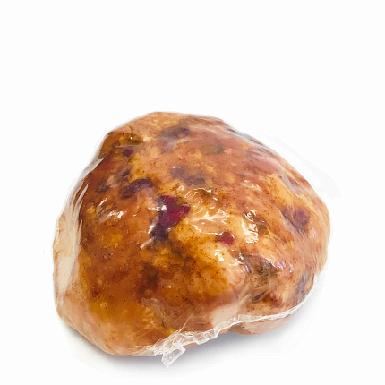 Рулет из мяса птицы с брусникой