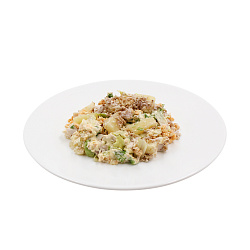 Салат с курицей и ананасами 180 г