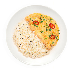 Цыпленок в соусе Том Ям с отварным рисом 250 г