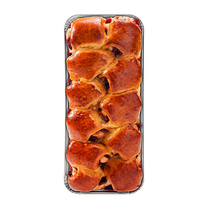 Пирог сдобный с вишней