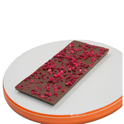 Шоколад молочный с малиной 65 г