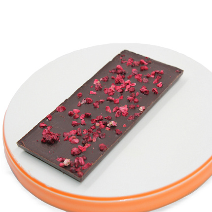 Шоколад горький с ежевикой 65 г