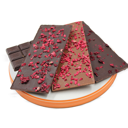 Шоколад горький с ежевикой 65 г