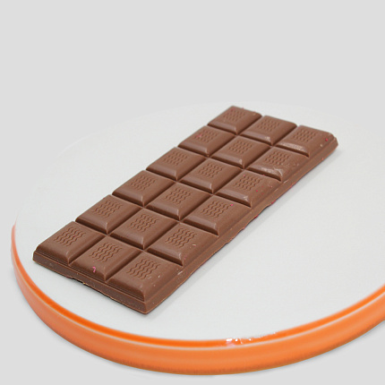 Шоколад молочный с малиной 65 г